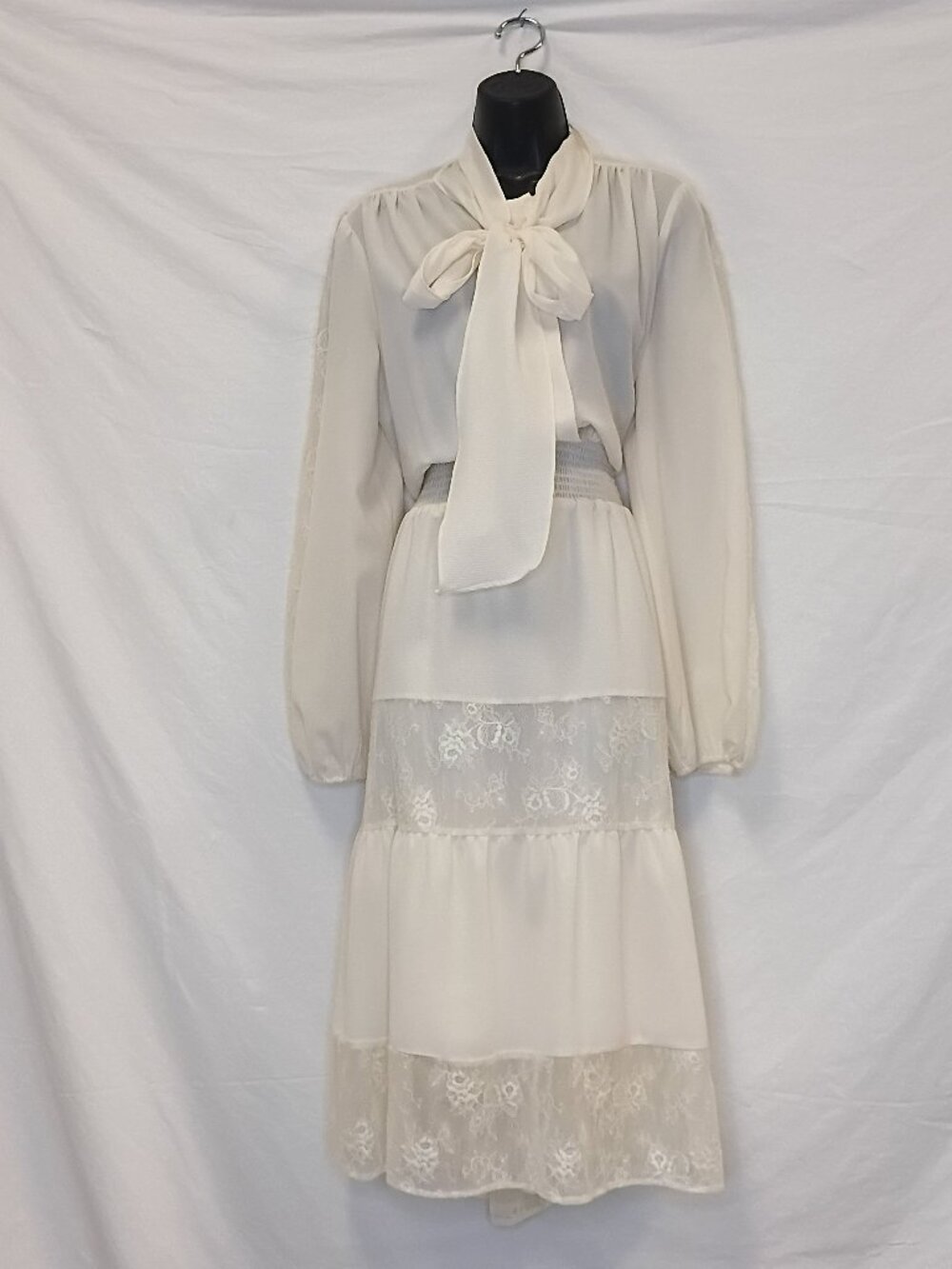 Eva Mendes Maxi Lace